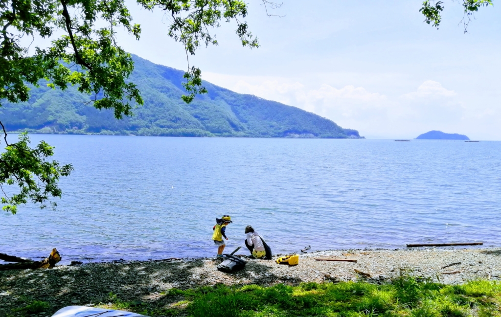 琵琶湖と親子